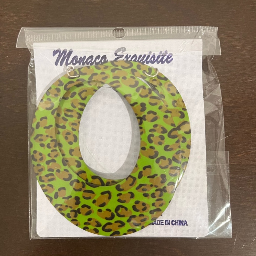 ⭐️ Metal Oval Leopard Print Earrings - Green ⭐️